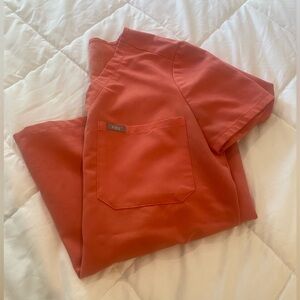 XS FIGS scrub top